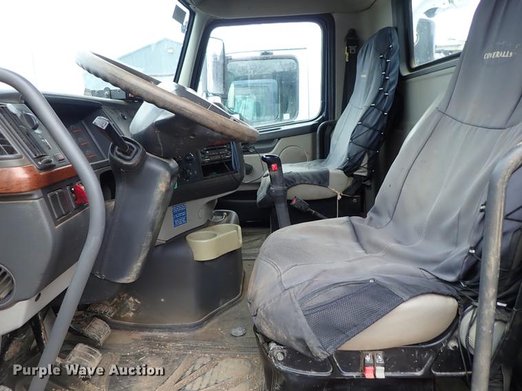 image for item DC1349 2008 Volvo VHD hydrovac truck