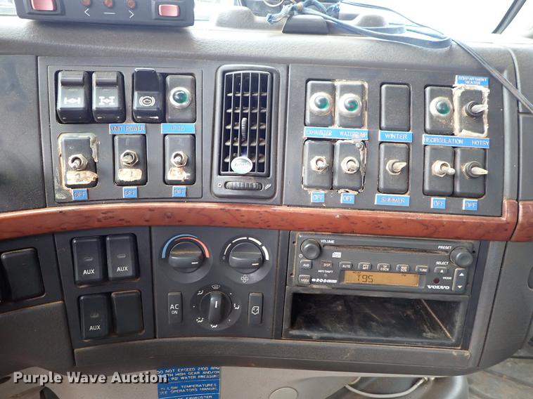 image for item DC1349 2008 Volvo VHD hydrovac truck