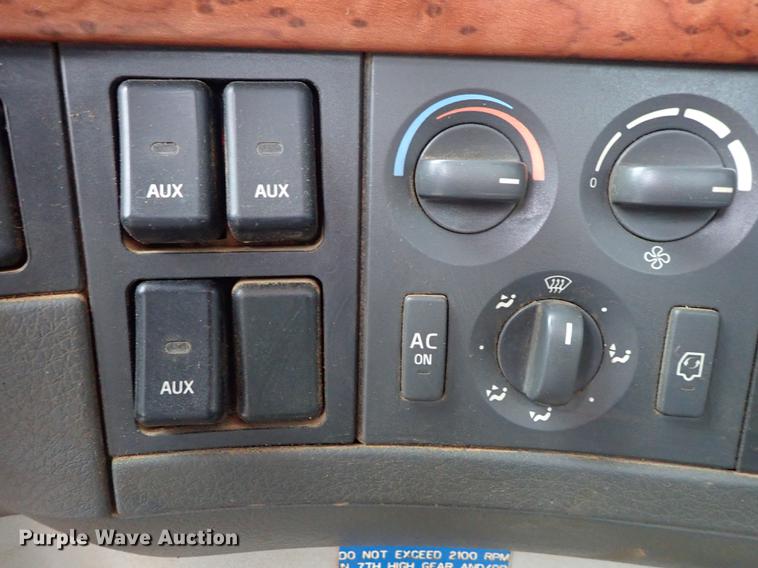 image for item DC1349 2008 Volvo VHD hydrovac truck