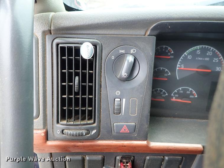 image for item DC1349 2008 Volvo VHD hydrovac truck