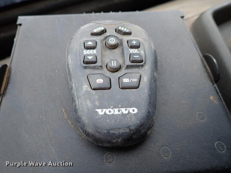 image for item DC1349 2008 Volvo VHD hydrovac truck