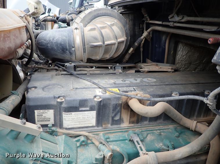 image for item DC1349 2008 Volvo VHD hydrovac truck