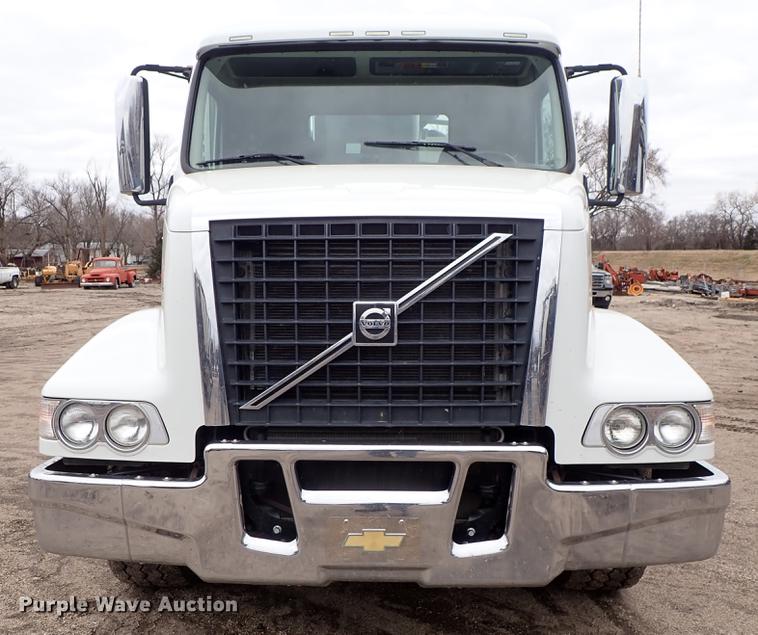 image for item DC1350 2012 Volvo VHD hydrovac truck