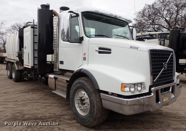 image for item DC1350 2012 Volvo VHD hydrovac truck