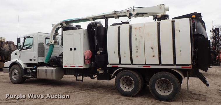 image for item DC1350 2012 Volvo VHD hydrovac truck