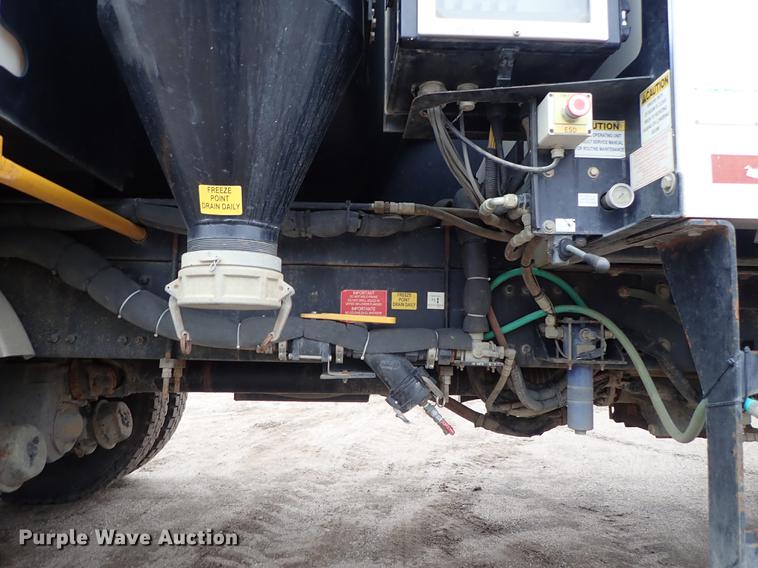 image for item DC1350 2012 Volvo VHD hydrovac truck