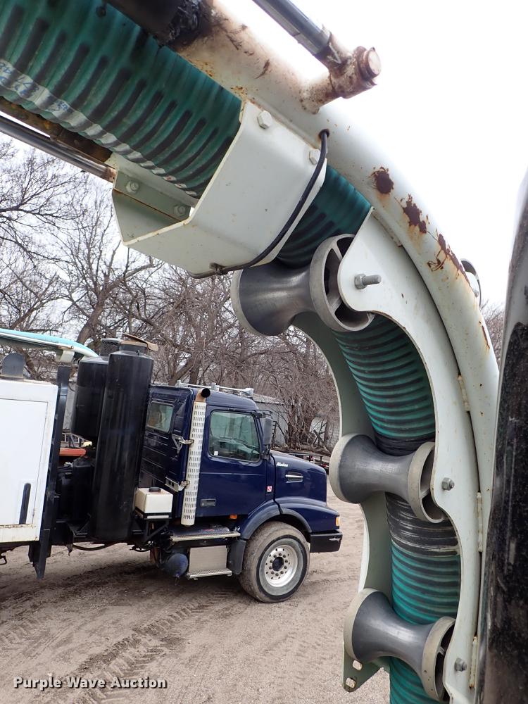 image for item DC1350 2012 Volvo VHD hydrovac truck