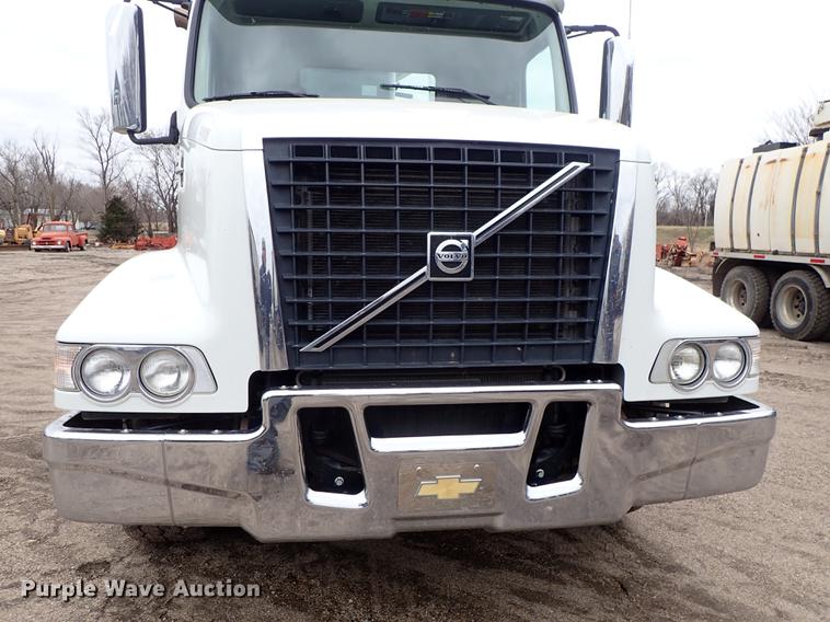 image for item DC1350 2012 Volvo VHD hydrovac truck