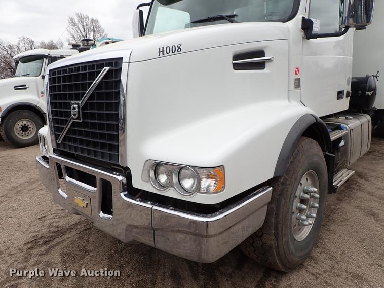 image for item DC1350 2012 Volvo VHD hydrovac truck