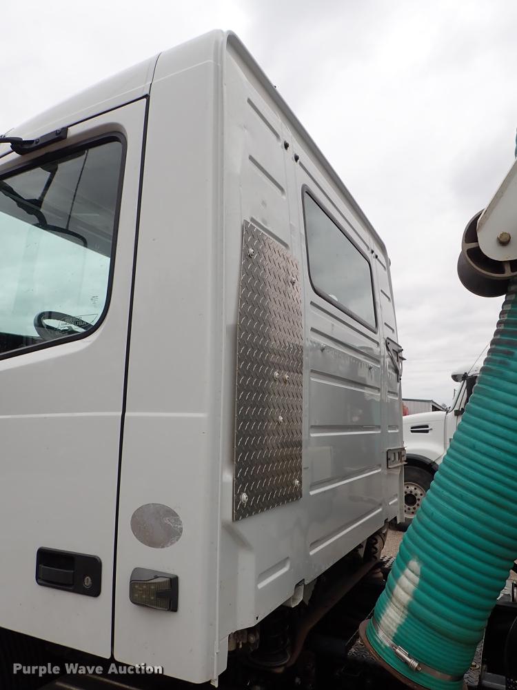 image for item DC1350 2012 Volvo VHD hydrovac truck