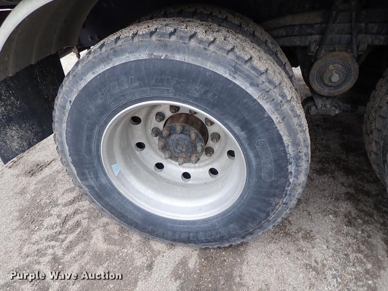 image for item DC1350 2012 Volvo VHD hydrovac truck