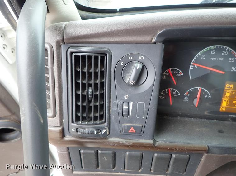 image for item DC1350 2012 Volvo VHD hydrovac truck