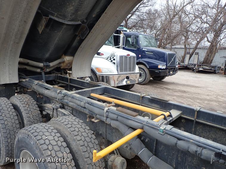 image for item DC1350 2012 Volvo VHD hydrovac truck