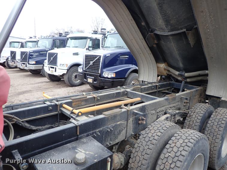 image for item DC1350 2012 Volvo VHD hydrovac truck