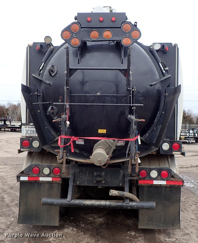 image for item DC1351 2008 Peterbilt 340 hydrovac truck