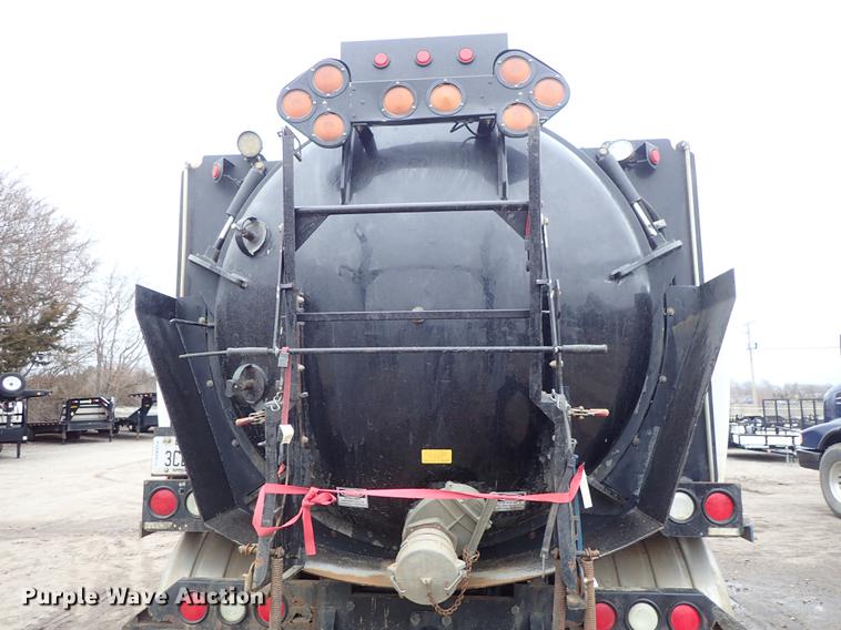 image for item DC1351 2008 Peterbilt 340 hydrovac truck