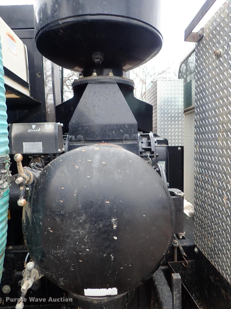 image for item DC1351 2008 Peterbilt 340 hydrovac truck