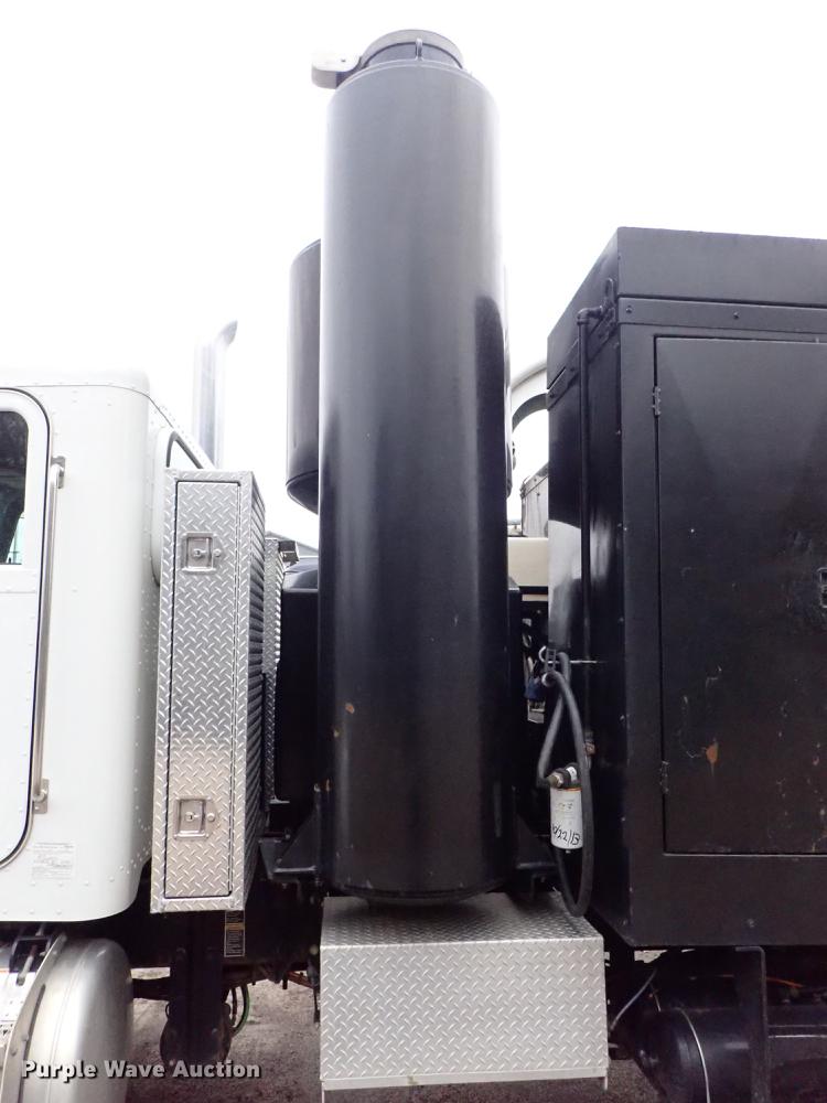 image for item DC1351 2008 Peterbilt 340 hydrovac truck