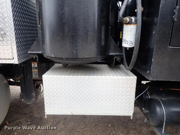 image for item DC1351 2008 Peterbilt 340 hydrovac truck