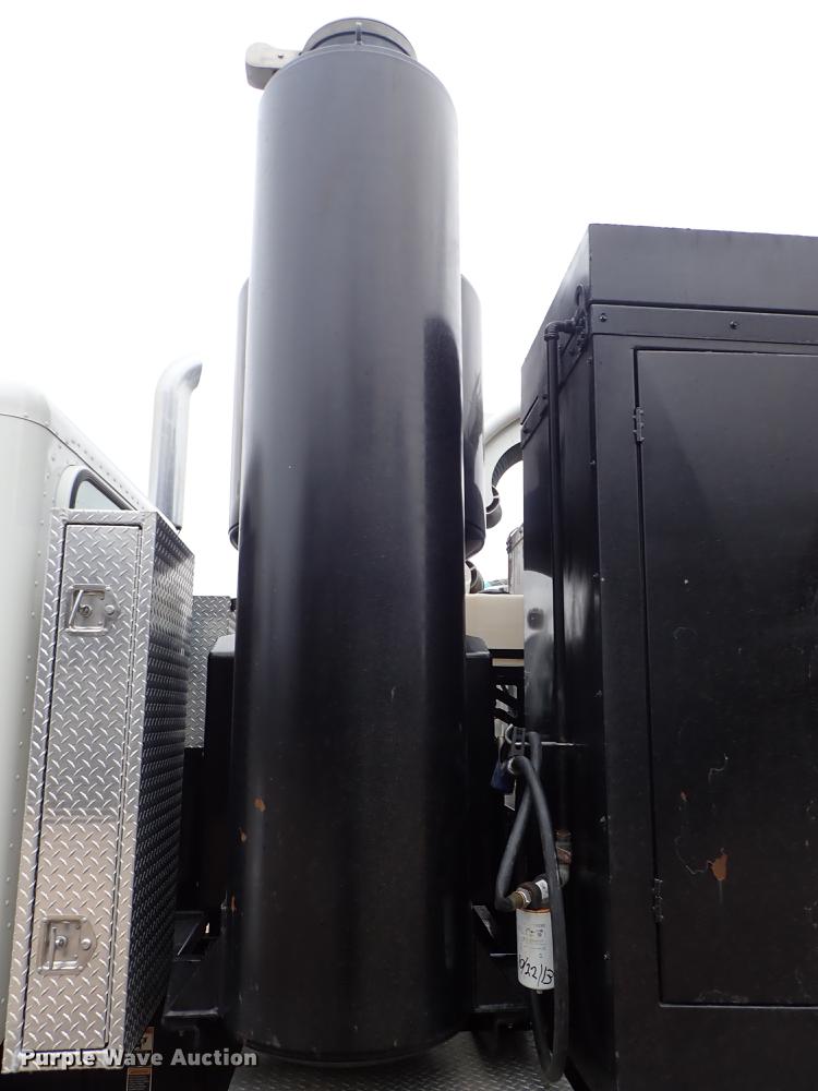 image for item DC1351 2008 Peterbilt 340 hydrovac truck