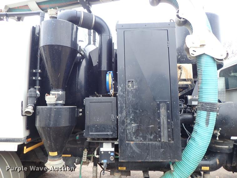 image for item DC1351 2008 Peterbilt 340 hydrovac truck