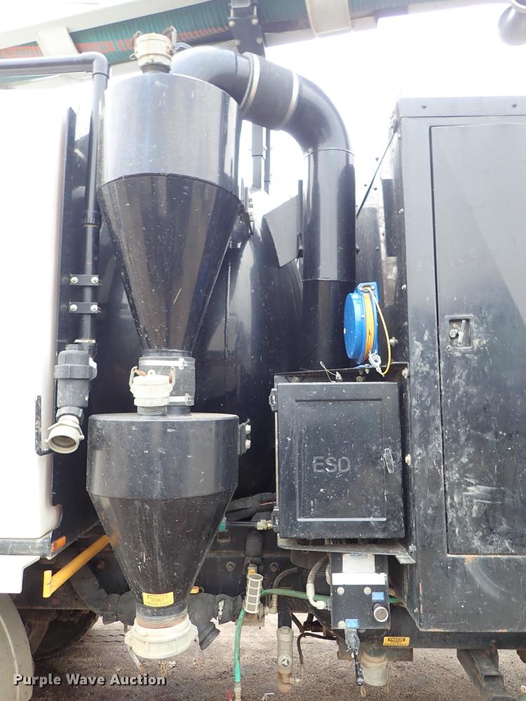 image for item DC1351 2008 Peterbilt 340 hydrovac truck