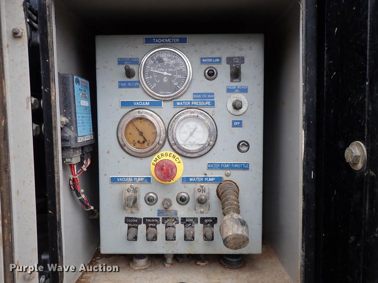 image for item DC1351 2008 Peterbilt 340 hydrovac truck