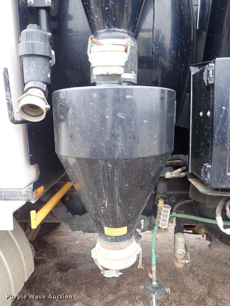 image for item DC1351 2008 Peterbilt 340 hydrovac truck