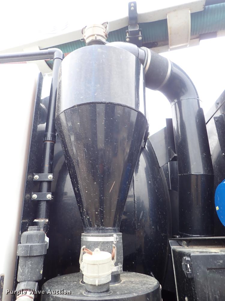 image for item DC1351 2008 Peterbilt 340 hydrovac truck