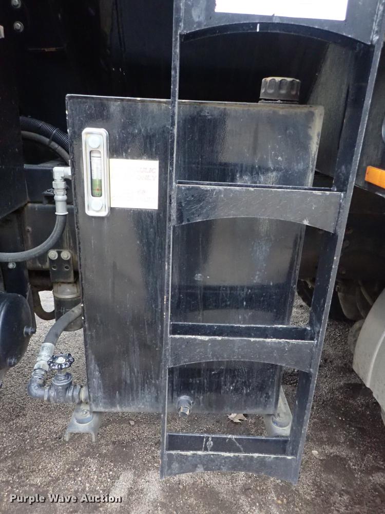 image for item DC1351 2008 Peterbilt 340 hydrovac truck