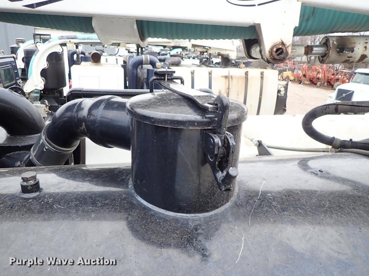 image for item DC1351 2008 Peterbilt 340 hydrovac truck