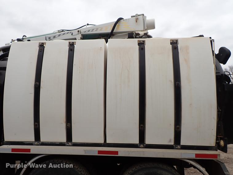 image for item DC1351 2008 Peterbilt 340 hydrovac truck