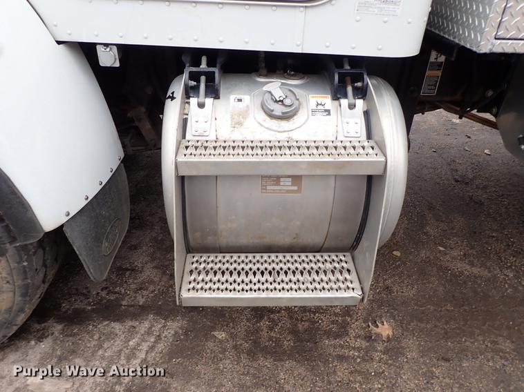 image for item DC1351 2008 Peterbilt 340 hydrovac truck