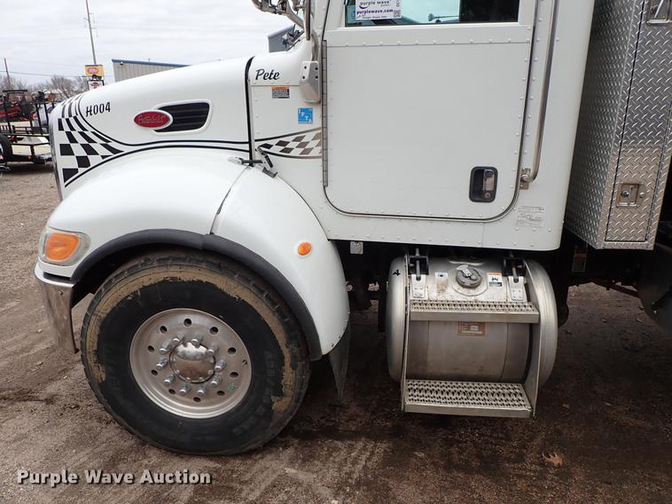 image for item DC1351 2008 Peterbilt 340 hydrovac truck