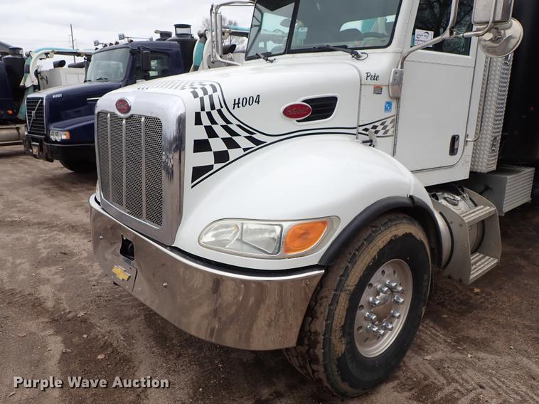 image for item DC1351 2008 Peterbilt 340 hydrovac truck