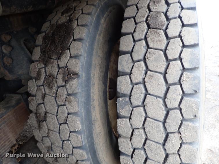 image for item DC1351 2008 Peterbilt 340 hydrovac truck