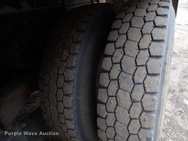 image for item DC1351 2008 Peterbilt 340 hydrovac truck