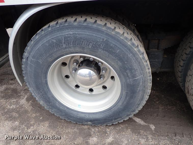 image for item DC1351 2008 Peterbilt 340 hydrovac truck