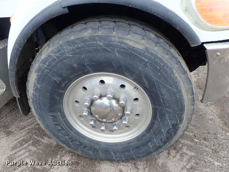 image for item DC1351 2008 Peterbilt 340 hydrovac truck