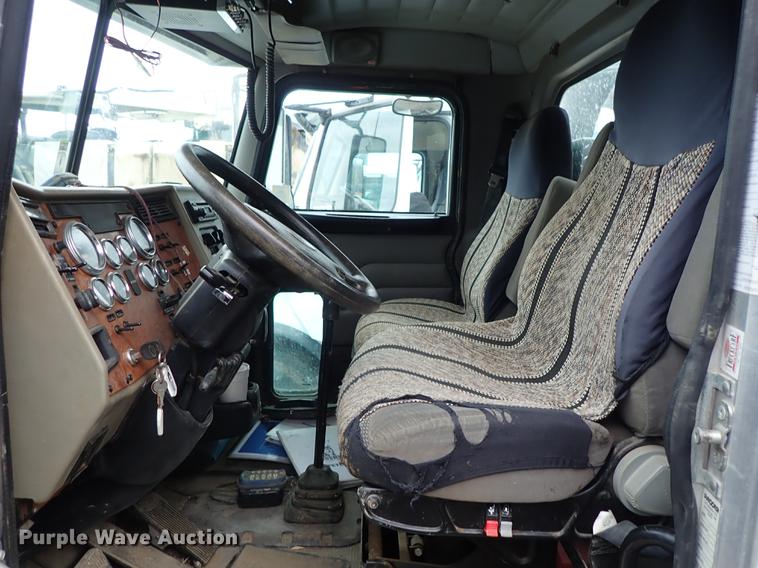 image for item DC1351 2008 Peterbilt 340 hydrovac truck