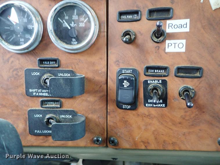 image for item DC1351 2008 Peterbilt 340 hydrovac truck