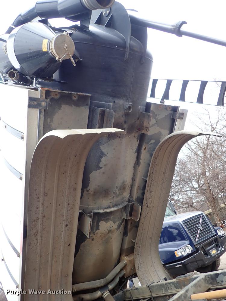 image for item DC1351 2008 Peterbilt 340 hydrovac truck