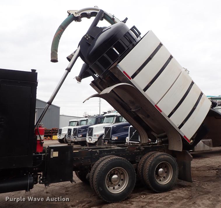 image for item DC1351 2008 Peterbilt 340 hydrovac truck