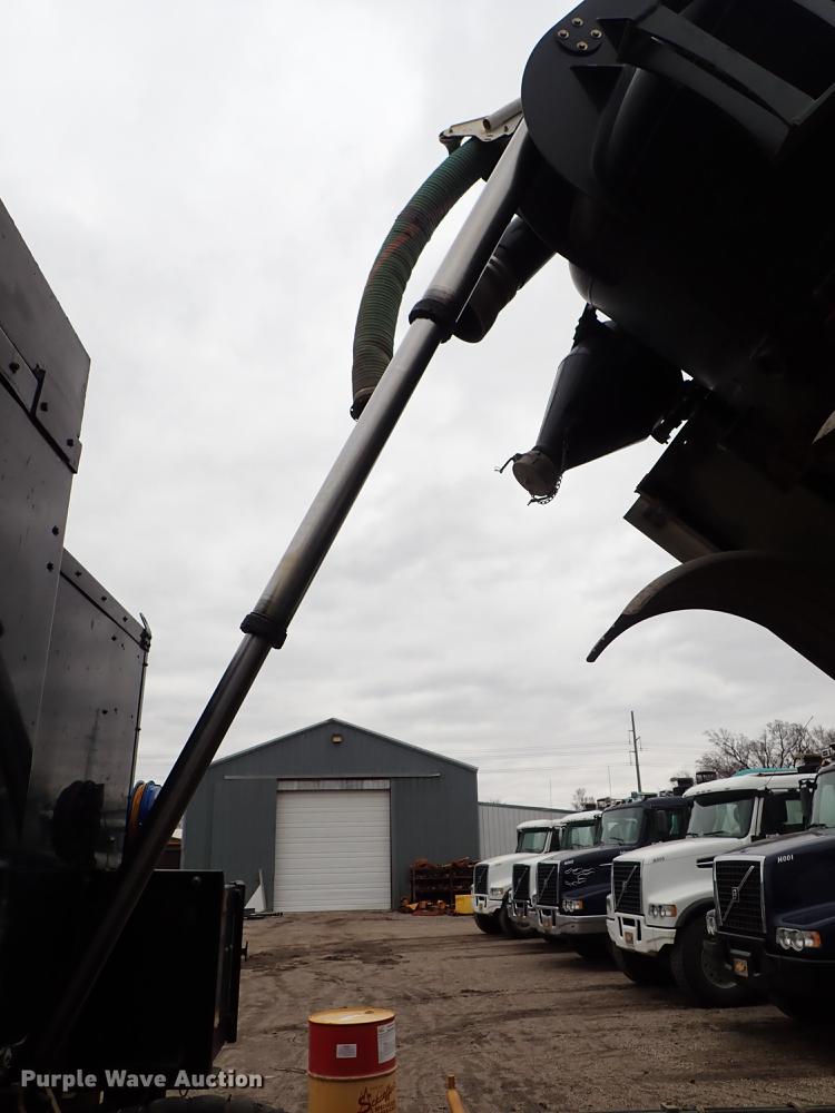 image for item DC1351 2008 Peterbilt 340 hydrovac truck