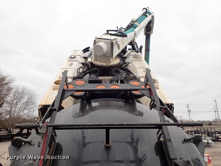 image for item DC1351 2008 Peterbilt 340 hydrovac truck