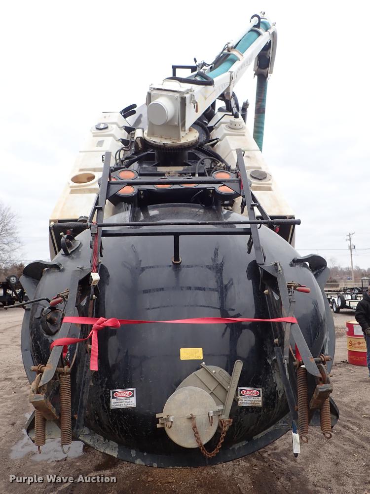 image for item DC1351 2008 Peterbilt 340 hydrovac truck