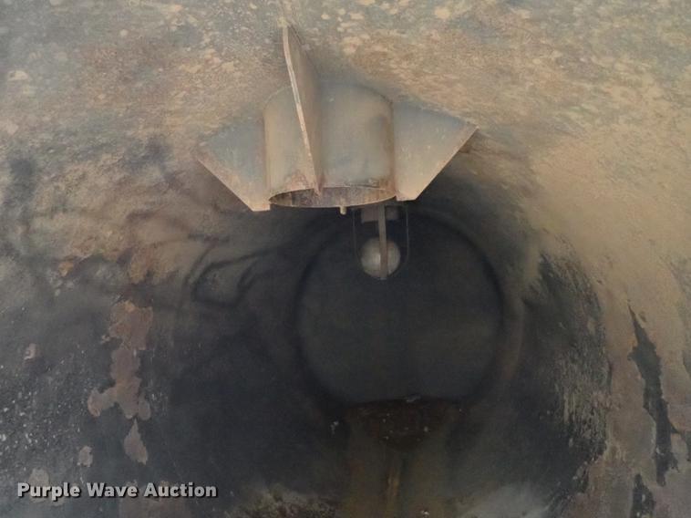 image for item DC1351 2008 Peterbilt 340 hydrovac truck