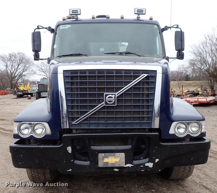 image for item DC1352 2008 Volvo VHD hydrovac truck