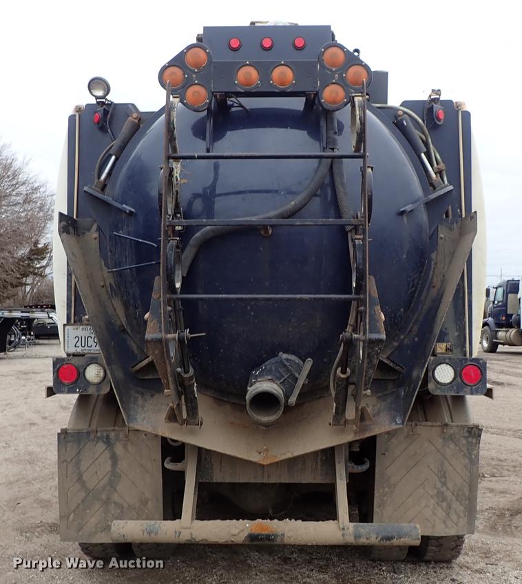 image for item DC1352 2008 Volvo VHD hydrovac truck