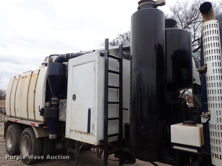 image for item DC1352 2008 Volvo VHD hydrovac truck